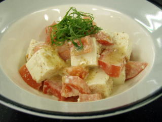 豆腐とトマトのごまドレッシング和え
