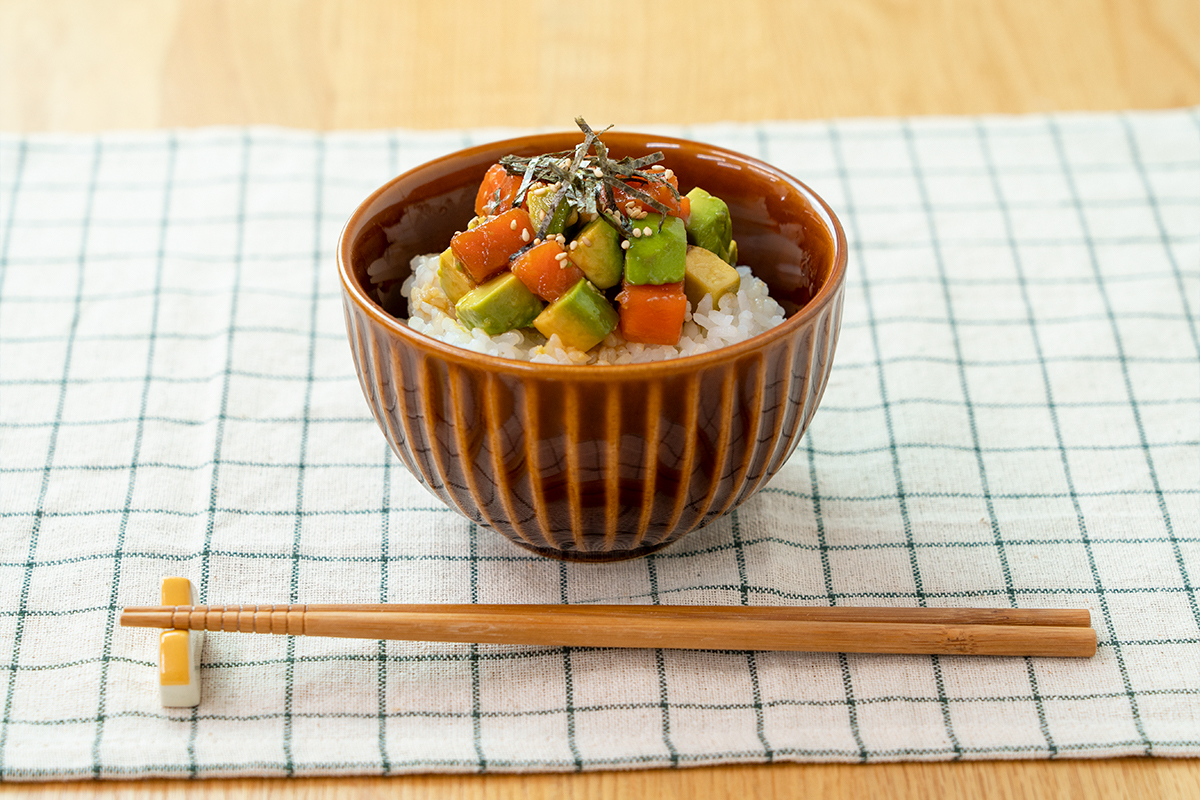 アボカドサーモン丼