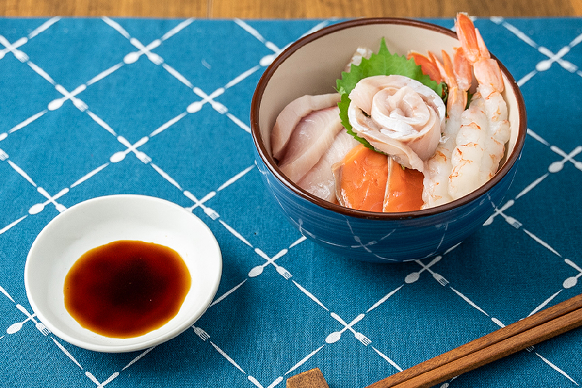 自家製たれで味わう！海鮮丼